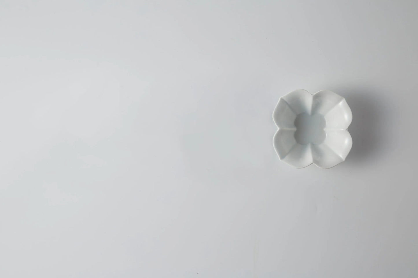 MUJAGI – Flower 04 tiny plate (Gloss)