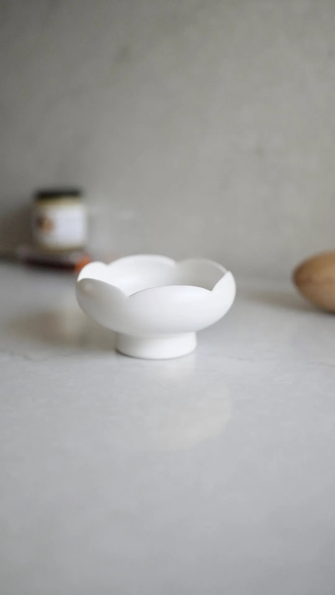 IJAGA White Wave Pedestal Bowl