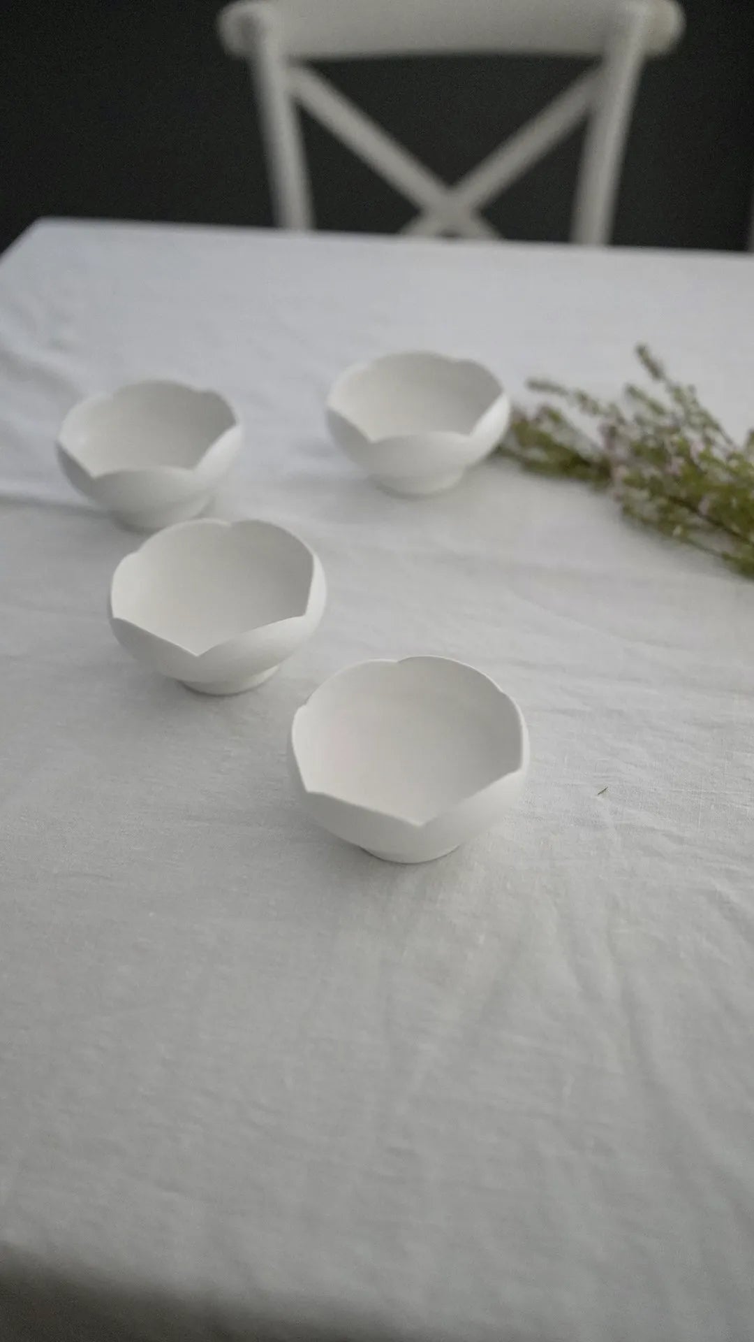 IJAGA White Wave Pedestal Bowl