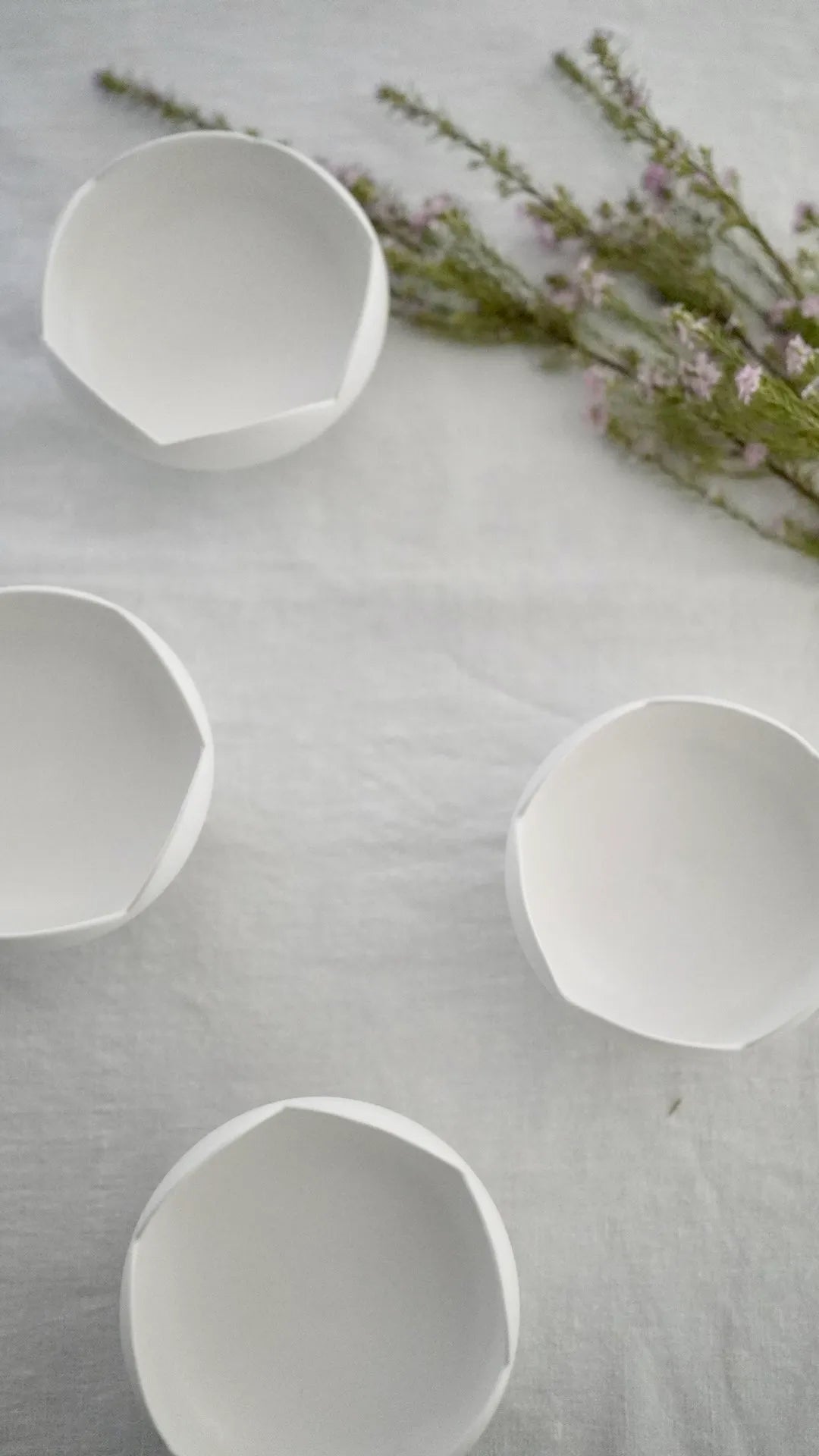 IJAGA White Wave Pedestal Bowl