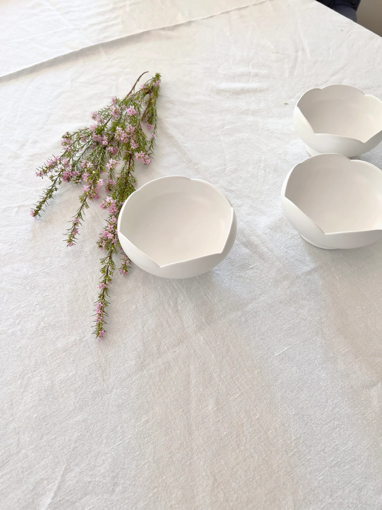 IJAGA White Wave Pedestal Bowl