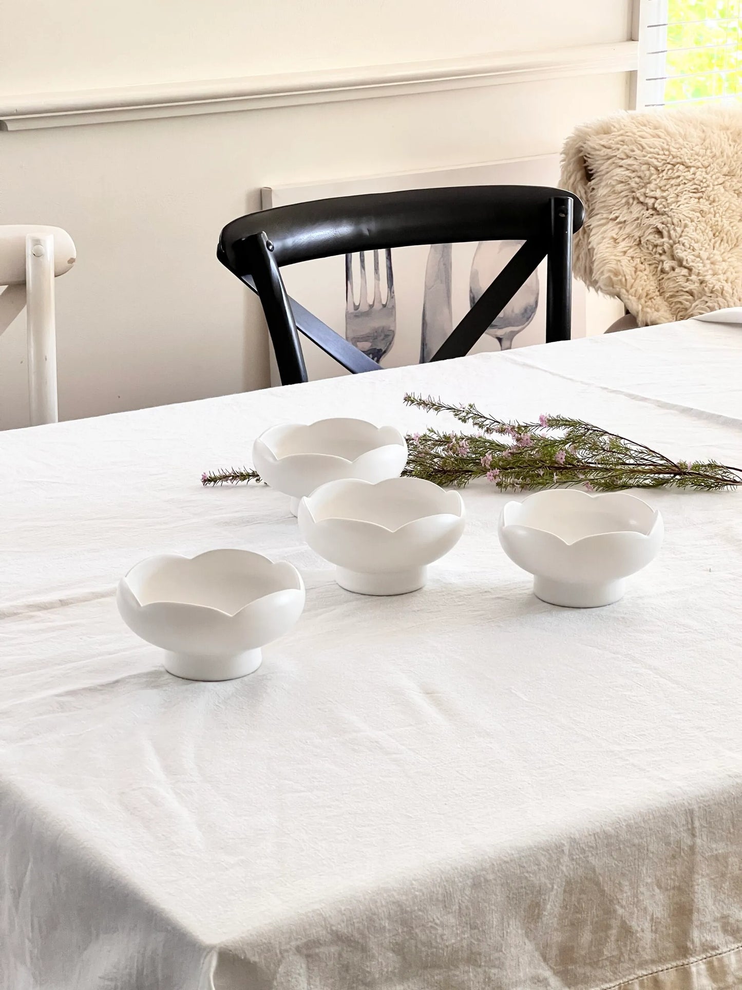 IJAGA White Wave Pedestal Bowl